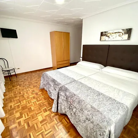 Garden Lodge Hostal Evencio-2